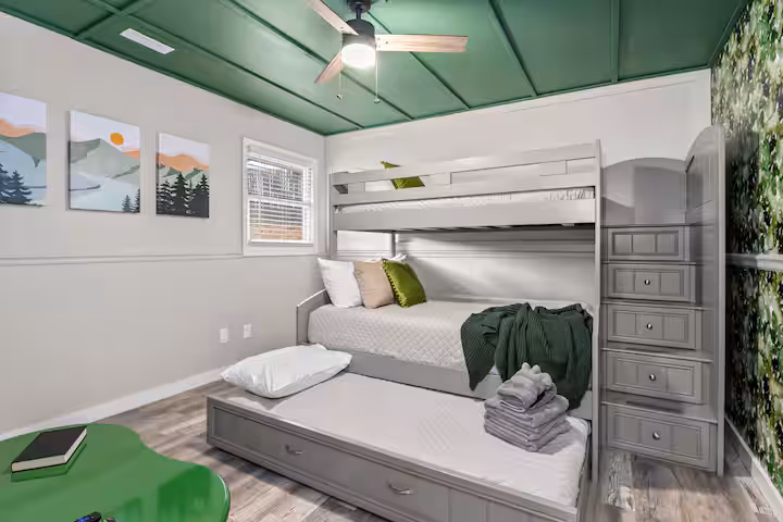 Brookside Vacation Rental Bedroom 6